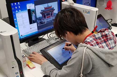 C'est la deuxième journée de workshop pour nos étudiants. Les projets prennent forme petit à petit.