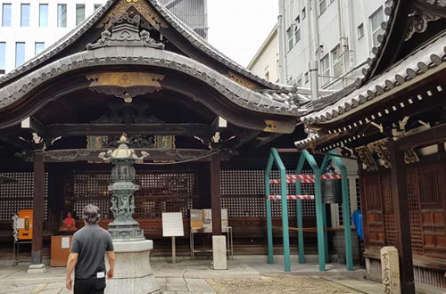 Les étudiants d'Autograf au temple d'Abe no Seimei.