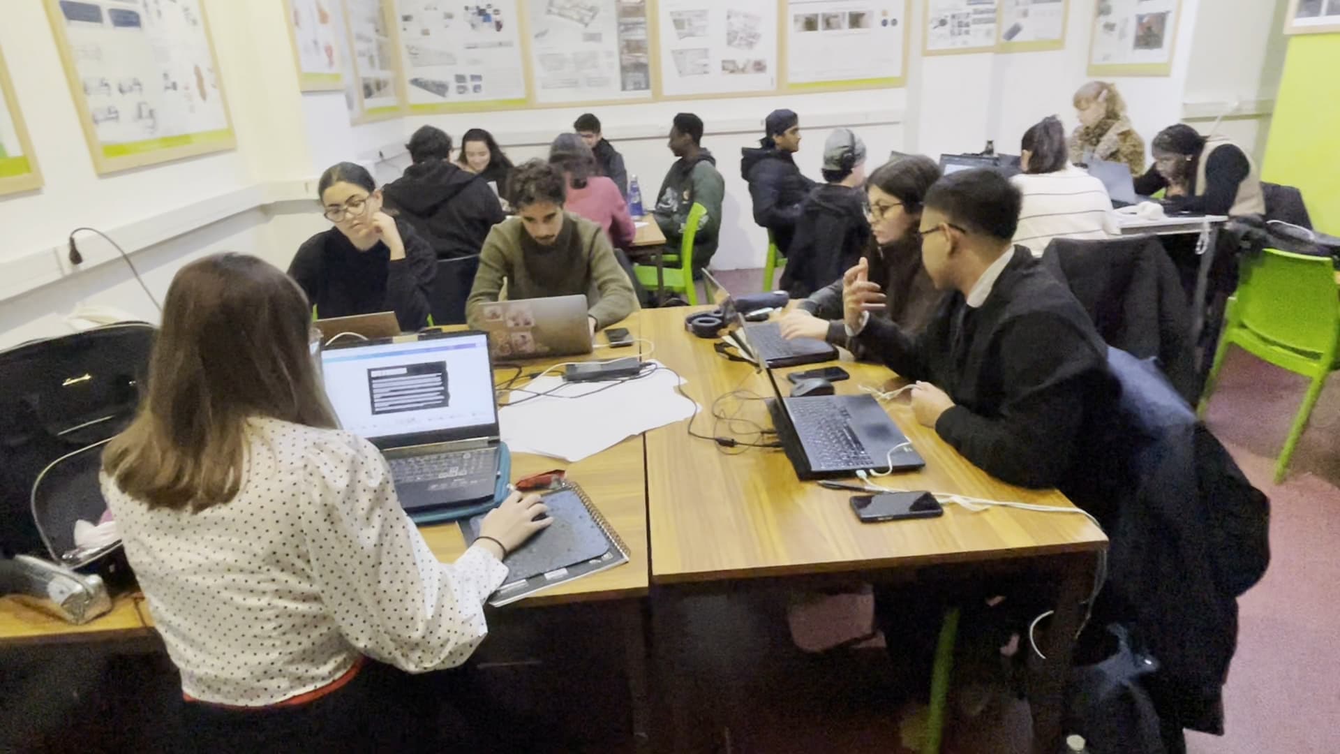 Workshop Design graphique & IA : nos étudiants passent en mode création augmentée